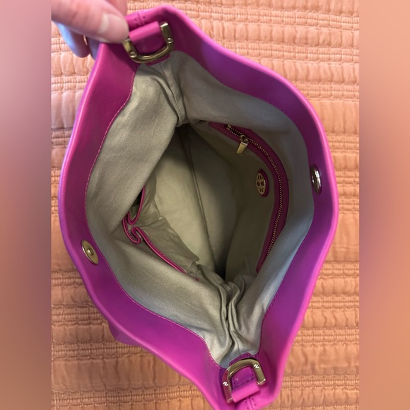 EUC Tory Burch purse - Picture 2 of 3